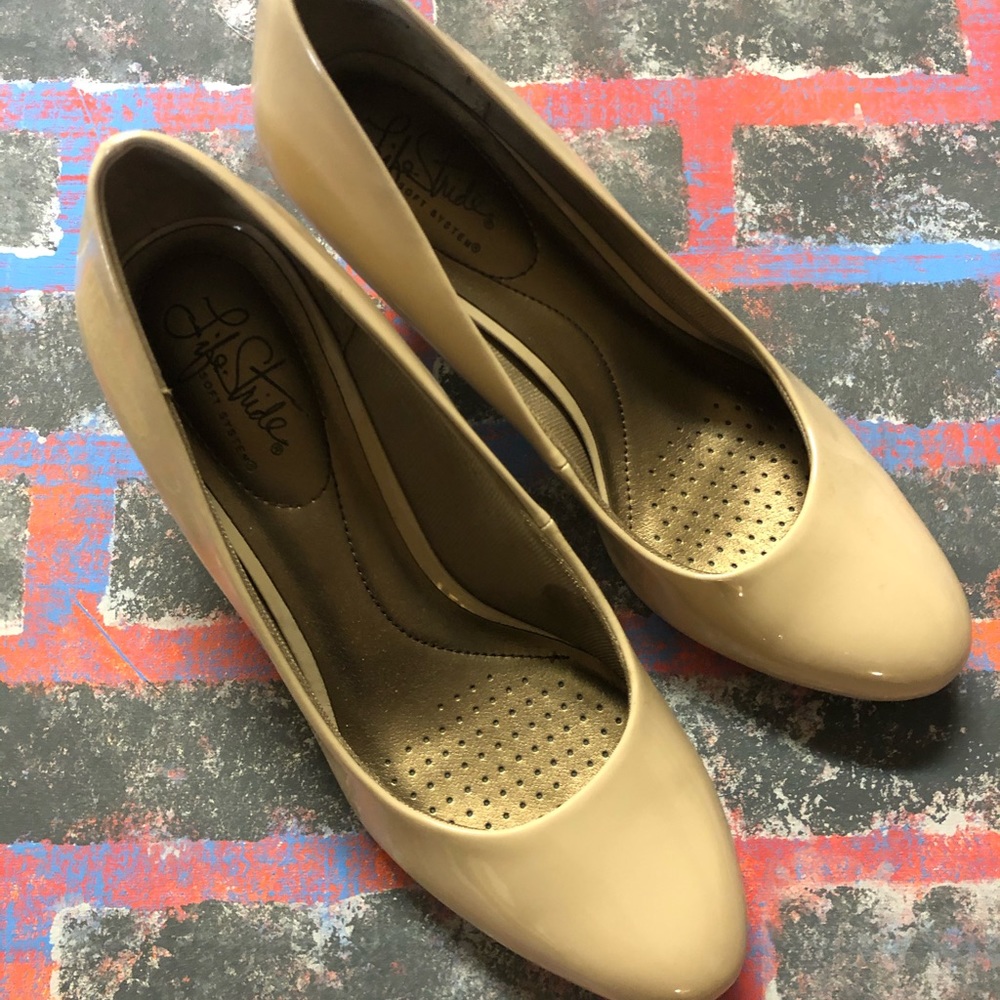 Women’s Life Stride Heels 8.5M - Nude